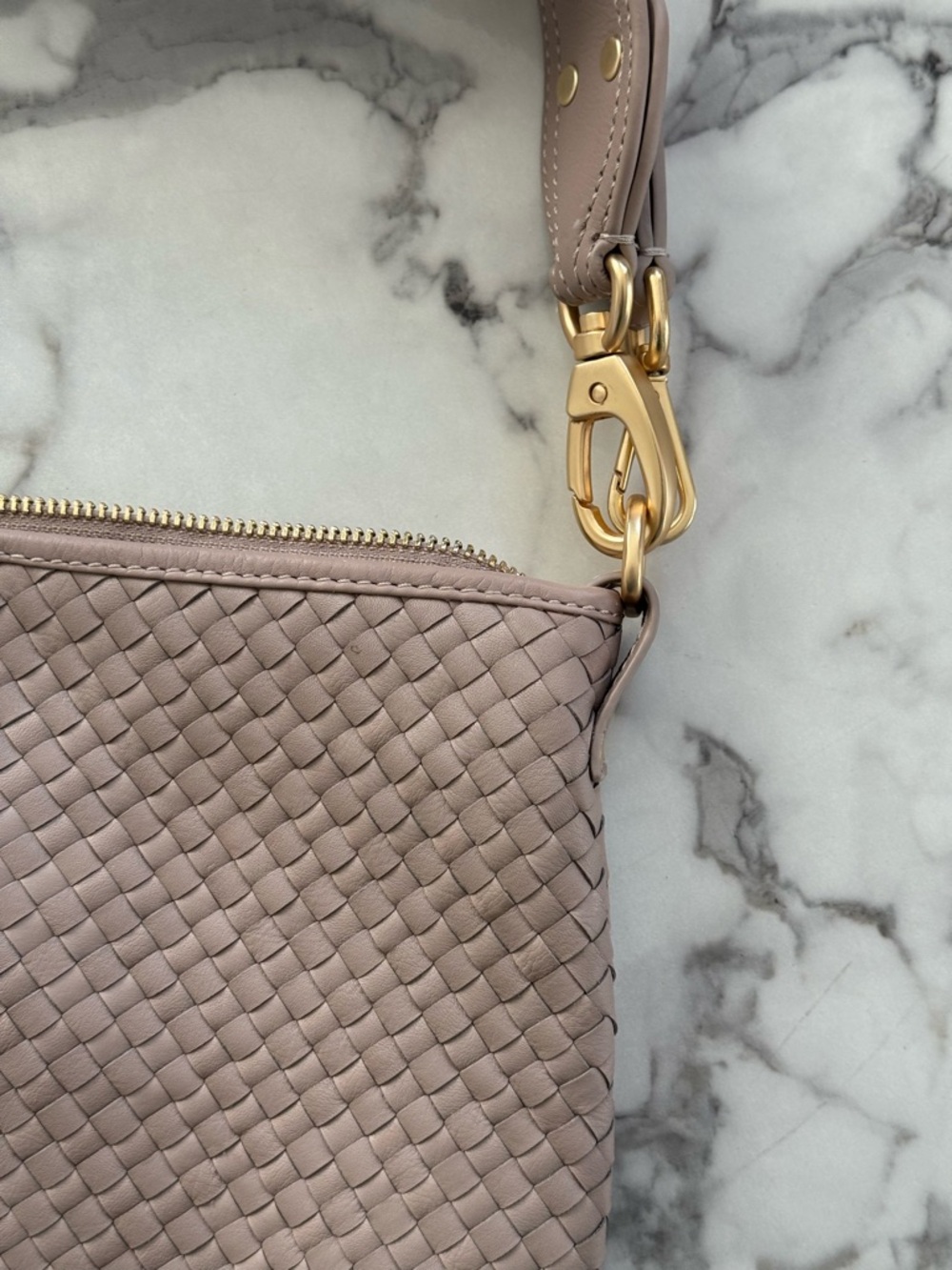 Quince Woven Shoulder Bag in Taupe. Italian Leather Crossbody - Picture 5 of 10